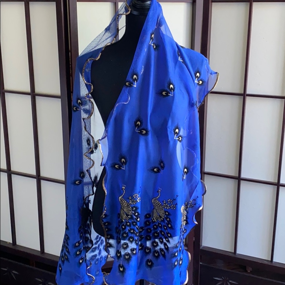 Beautiful wrap/ Scarf. Sheer w gold lame details